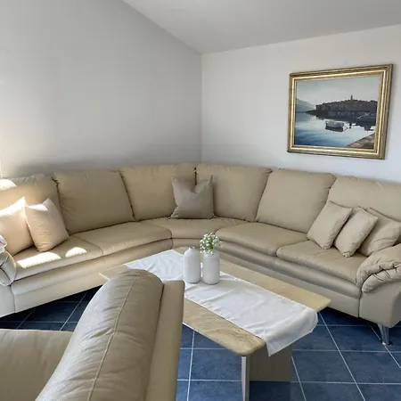 Sun And Moon Apartman Kastela